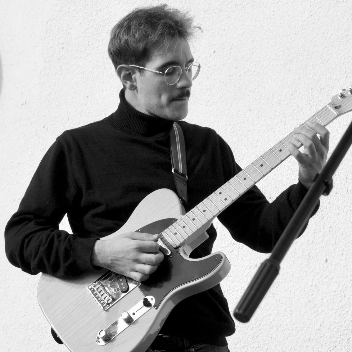 Std. GABRI LLORACH (GUITARRA)